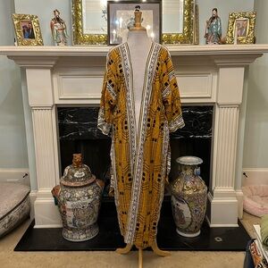 NWT “EDOLYNSA” Native American gold print kimono